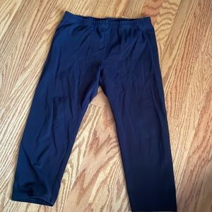 Arizona girls Capri length leggings. Size 16 (XL) black.
